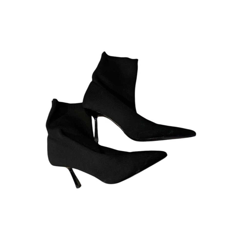 Kitten heel sock boots